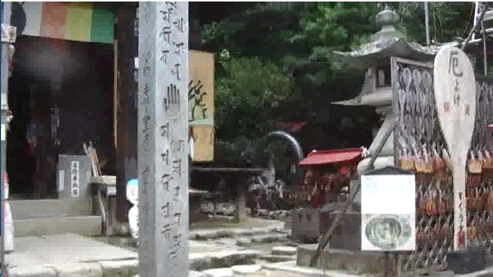 左が大師堂 右鬼子母神